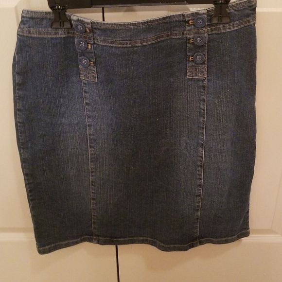 Skirt - Picture 1 of 3